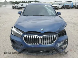 2021 BMW X1 sDrive28i with VIN WBXJG7C08M5T38777, listed as a Copart auction lot 53390985 with 32,148 mi miles and Salvage Title. Bid and sale history available at carsss.com. Image 5.