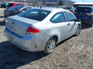 2008 Ford Focus SE with VIN 1FAHP33N08W198049, listed as a IAAI auction lot 41593917 with 263,352 mi miles. Bid and sale history available at carsss.com. Image 4.