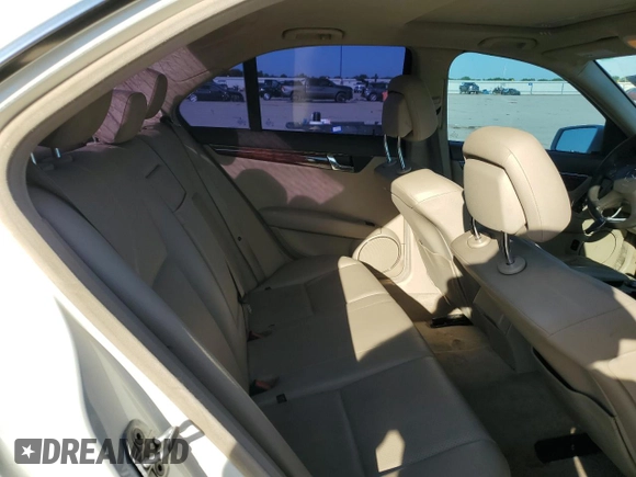 2010 Mercedes-Benz C 300 Sport z VIN WDDGF8BB2AF485305, wystawiony jako Copart lot #56286795 z przebiegiem 198 553 mil mil oraz Czysty tytuł • Clean title. Historia ofert i sprzedaży dostępna na DreamBid. Obrazek 10.