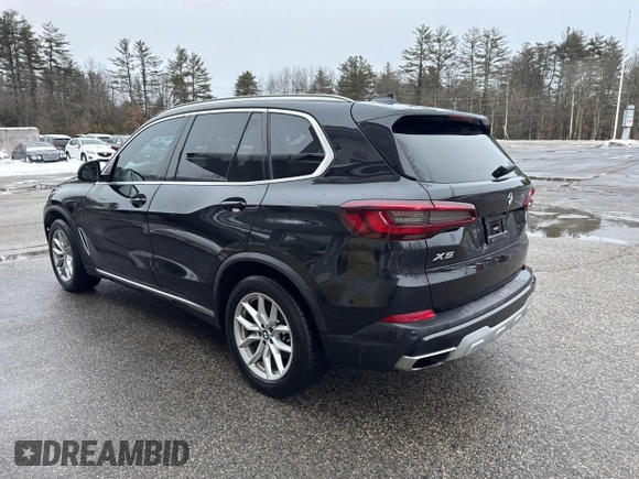 2021 BMW X5 sDrive40i z VIN 5UXCR4C04M9G59370, wystawiony jako IAAI lot #41592538 z przebiegiem 132 083 mil mil oraz . Historia ofert i sprzedaży dostępna na DreamBid. Obrazek 3.