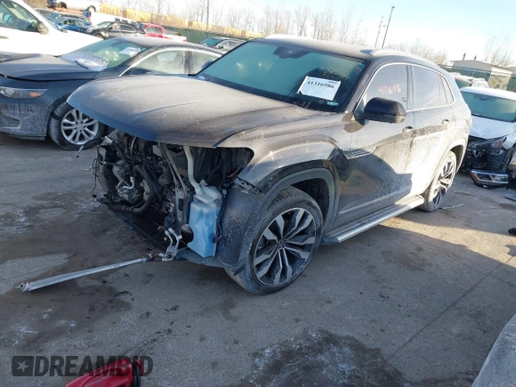 2021 Volkswagen Atlas SEL Premium R-Line z VIN 1V2FE2CA1MC213201, wystawiony jako IAAI lot #41316986 z przebiegiem 36 600 mil mil oraz . Historia ofert i sprzedaży dostępna na DreamBid. Obrazek 2.