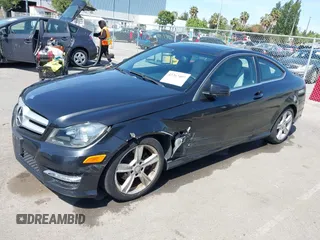 2013 Mercedes-Benz C 250 z VIN WDDGJ4HB3DG049866, wystawiony jako IAAI lot #42267407 z przebiegiem 87 499 mil mil oraz . Historia ofert i sprzedaży dostępna na DreamBid. Obrazek 2.