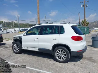 2017 Volkswagen Tiguan Wolfsburg Edition с VIN WVGRV7AX1HW500816, выставлен на аукционе IAAI как лот 42167262 с пробегом 127 636 миль миль и . История ставок и продаж доступна на DreamBid. Изображение 15.