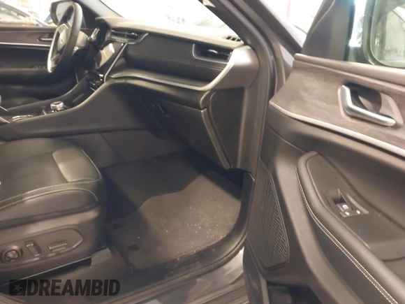 2025 Jeep Grand Cherokee Limited z VIN 1C4RJKBG6S8675253, wystawiony jako IAAI lot #42503091 z przebiegiem 4 975 mil mil oraz . Historia ofert i sprzedaży dostępna na DreamBid. Obrazek 5.