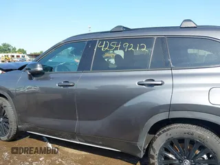 2024 Toyota Highlander LE with VIN 5TDKDRBH2RS568670, listed as a IAAI auction lot 42549212 with 10,600 mi miles and . Bid and sale history available at DreamBid. Image 15.