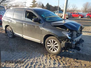 2014 Nissan Pathfinder SV with VIN 5N1AR2MM6EC701355, listed as a IAAI auction lot 41535352 with 113,779 mi miles. Bid and sale history available at carsss.com. Image 1.