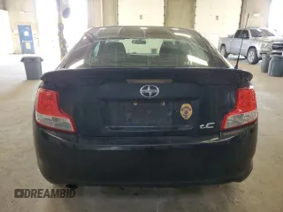 2012 Scion tC z VIN JTKJF5C70C3037571, wystawiony jako Copart lot #58036725 z przebiegiem 107 567 mil mil oraz Szkody całkowita. Historia ofert i sprzedaży dostępna na DreamBid. Obrazek 6.