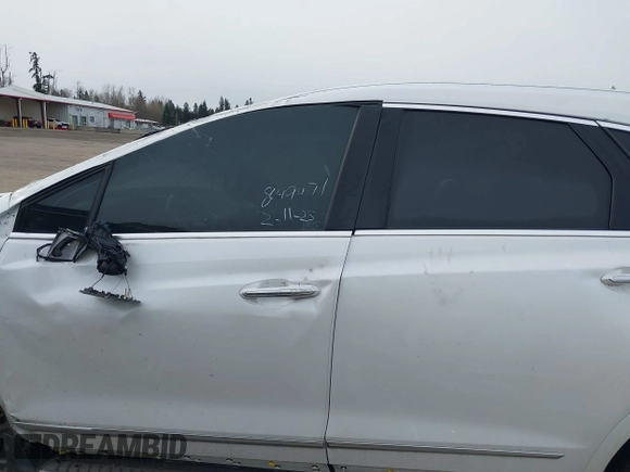 2019 Cadillac XT5 Luxury AWD z VIN 1GYKNDRS2KZ301027, wystawiony jako IAAI lot #41750374 z przebiegiem 44 328 mil mil oraz . Historia ofert i sprzedaży dostępna na DreamBid. Obrazek 14.