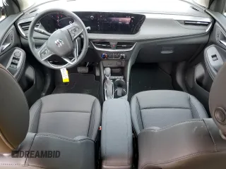 2025 Buick Encore GX Preferred z VIN KL4AMBSP8SB165164, wystawiony jako Copart lot #56245955 z przebiegiem 238 mil mil oraz Szkoda całkowita • Salvage title. Historia ofert i sprzedaży dostępna na DreamBid. Obrazek 8.