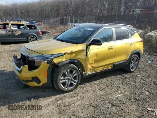2022 Kia Seltos S z VIN KNDEUCAA2N7235341, wystawiony jako Copart lot #49928855 z przebiegiem 45 884 mil mil oraz Szkody całkowita. Historia ofert i sprzedaży dostępna na DreamBid. Obrazek 1.