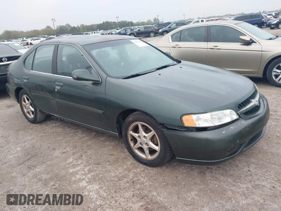 2000 Nissan Altima GXE with VIN 1N4DL01AXYC141108, listed as a IAAI auction lot 41400327 with 194,843 mi miles. Bid and sale history available at carsss.com. Image 1.