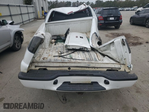 2002 GMC Sonoma SL z VIN 1GTCS145728219657, wystawiony jako Copart lot #85582124 z przebiegiem Nie podano mil oraz Szkody całkowita. Historia ofert i sprzedaży dostępna na DreamBid. Obrazek 6.