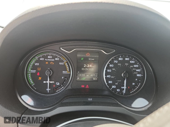 2016 Audi A3 e-tron Premium z VIN WAUUPBFF0GA067817, wystawiony jako Copart lot #58752335 z przebiegiem 158 395 mil mil oraz Szkoda całkowita • Salvage title. Historia ofert i sprzedaży dostępna na DreamBid. Obrazek 9.