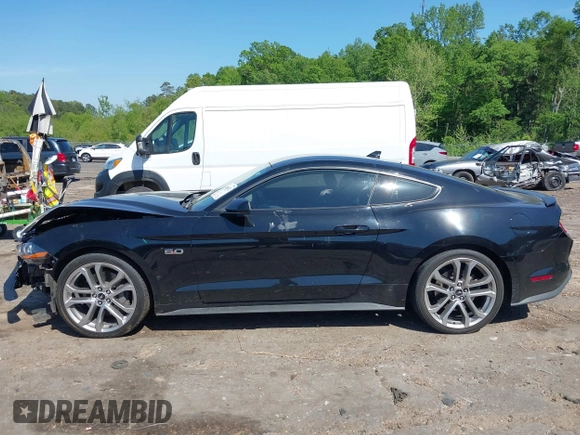 2021 Ford Mustang GT z VIN 1FA6P8CFXM5156002, wystawiony jako IAAI lot #42009222 z przebiegiem 65 939 mil mil oraz . Historia ofert i sprzedaży dostępna na DreamBid. Obrazek 14.