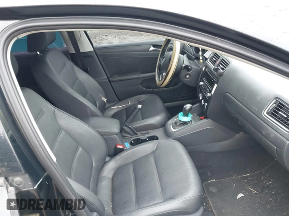 2012 Volkswagen Jetta SE z VIN 3VWDP7AJ0CM341166, wystawiony jako IAAI lot #41914716 z przebiegiem 156 257 mil mil oraz . Historia ofert i sprzedaży dostępna na DreamBid. Obrazek 5.