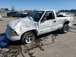 1998 Chevrolet S-10 with VIN 1GCCS1445WK146319, listed as a Copart auction lot 46377795 with 0 mi miles and Salvage Title. Bid and sale history available at carsss.com. Image 1.