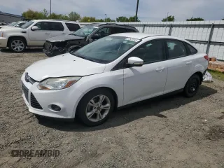 2014 Ford Focus SE with VIN 1FADP3F28EL301537, listed as a Copart auction lot 52637845 with 192,884 mi miles and Clean Title. Bid and sale history available at carsss.com. Image 1.