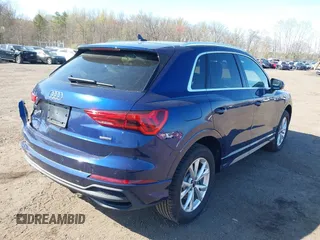 2024 Audi Q3 S line Premium Plus z VIN WA1EECF30R1173836, wystawiony jako IAAI lot #42044971 z przebiegiem 4848 mil mil oraz . Historia ofert i sprzedaży dostępna na DreamBid. Obrazek 17.