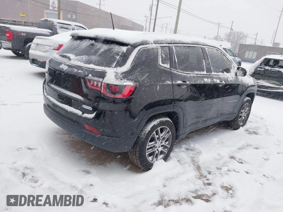 2020 Jeep Compass Latitude with VIN 3C4NJDBB8LT231115, listed as a IAAI auction lot 41254345 with 95,721 mi miles. Bid and sale history available at carsss.com. Image 4.