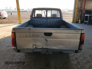 1988 Nissan Hardbody z VIN 1N6ND11S8JC370741, wystawiony jako Copart lot #84060304 z przebiegiem 131 488 mil mil oraz Tytuł czysty. Historia ofert i sprzedaży dostępna na DreamBid. Obrazek 6.