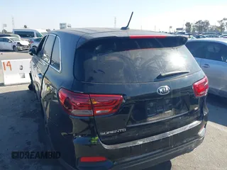 2019 Kia Sorento L with VIN 5XYPG4A33KG458915, listed as a IAAI auction lot 41377921 with Not Provided miles and . Bid and sale history available at carsss.com. Image 3.