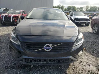 2017 Volvo S60 Dynamic z VIN YV126MFLXH2432069, wystawiony jako Copart lot #56338545 z przebiegiem 180 954 mil mil oraz Tytuł czysty. Historia ofert i sprzedaży dostępna na DreamBid. Obrazek 5.