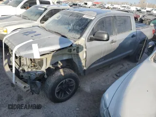 2013 Toyota Tundra z VIN 5TFDW5F15DX305746, wystawiony jako Copart lot #84940634 z przebiegiem 206 667 mil mil oraz Szkoda całkowita • Salvage title. Historia ofert i sprzedaży dostępna na DreamBid. Obrazek 1.