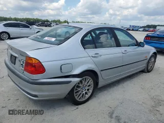 2000 BMW 3 Series 328i with VIN WBAAM5343YFR19582, listed as a Copart auction lot 72575994 with 190,156 mi miles and Salvage Title. Bid and sale history available at carsss.com. Image 3.