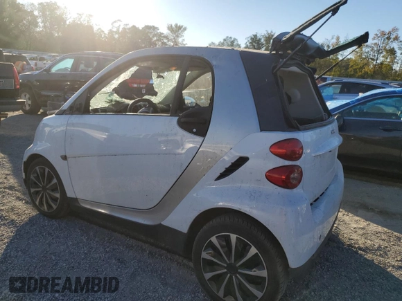 2010 Smart fortwo Pure с VIN WMEEJ3BA4AK363015, выставлен на аукционе Copart как лот 76066204 с пробегом Не указан миль и Списание • Salvage title. История ставок и продаж доступна на DreamBid. Изображение 2.