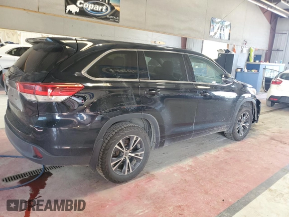 2018 Toyota Highlander LE with VIN 5TDBZRFH6JS898442, listed as a Copart auction lot 60132845 with 166,530 mi miles and Salvage title. Bid and sale history available at DreamBid. Image 3.