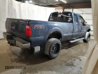 2014 Ford F-250 XLT with VIN 1FT7X2BT4EEA30982, listed as a Copart auction lot 77972454 with 261,755 mi miles and Salvage title. Bid and sale history available at DreamBid. Image 3.