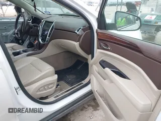 2015 Cadillac SRX Luxury Collection z VIN 3GYFNBE31FS552323, wystawiony jako IAAI lot #41553081 z przebiegiem 91 214 mil mil oraz . Historia ofert i sprzedaży dostępna na DreamBid. Obrazek 5.