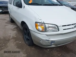 1999 Toyota Sienna LE with VIN 4T3ZF13C1XU152733, listed as a IAAI auction lot 40819395 with 184,540 mi miles. Bid and sale history available at carsss.com. Image 6.