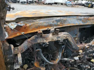 2015 GMC Sierra 3500HD Denali z VIN 1GT424E85FF133280, wystawiony jako Copart lot #79125844 z przebiegiem Nie podano mil oraz Nie do naprawy • Non repairable. Historia ofert i sprzedaży dostępna na DreamBid. Obrazek 9.