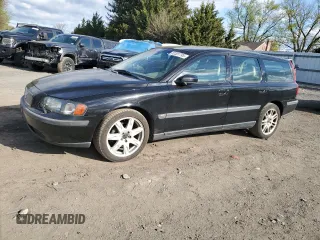 2004 Volvo V70 with VIN YV1SW59V842395259, listed as a Copart auction lot 52301795 with 213,776 mi miles and Salvage Title. Bid and sale history available at carsss.com. Image 1.