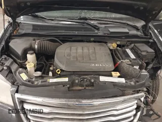 2011 Chrysler Town & Country Touring-L with VIN 2A4RR8DG5BR799358, listed as a IAAI auction lot 41650275 with 143,779 mi miles. Bid and sale history available at carsss.com. Image 10.