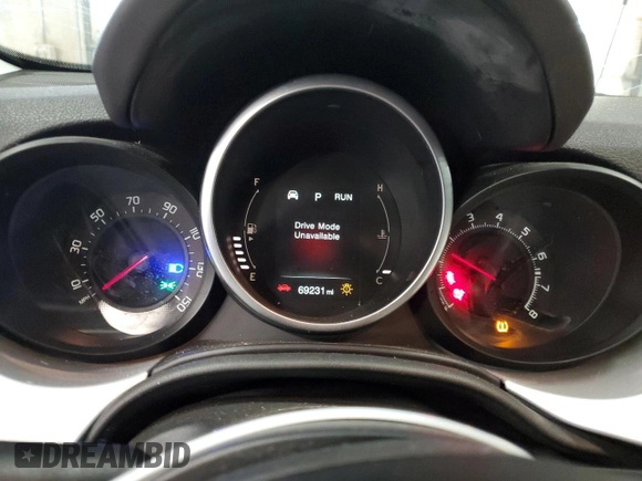 2016 FIAT 500X Lounge z VIN ZFBCFYDT9GP339746, wystawiony jako Copart lot #55248725 z przebiegiem 69 231 mil mil oraz Tytuł czysty. Historia ofert i sprzedaży dostępna na DreamBid. Obrazek 9.
