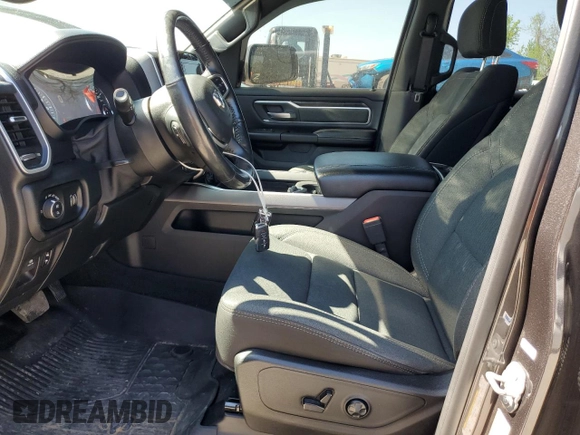 2020 Ram 1500 Big Horn с VIN 1C6SRFFT9LN364080, выставлен на аукционе Copart как лот 53562285 с пробегом 69 521 миль миль и Списание • Salvage title. История ставок и продаж доступна на DreamBid. Изображение 7.