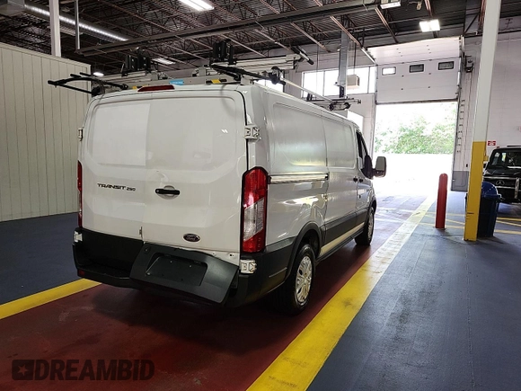 2018 Ford Transit z VIN 1FTYR1YMXJKA73548, wystawiony jako IAAI lot #42842418 z przebiegiem 111 077 mil mil oraz . Historia ofert i sprzedaży dostępna na DreamBid. Obrazek 6.
