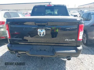 2021 Ram 1500 Big Horn z VIN 1C6SRFFT3MN791921, wystawiony jako IAAI lot #41970131 z przebiegiem 60 901 mil mil oraz . Historia ofert i sprzedaży dostępna na DreamBid. Obrazek 17.