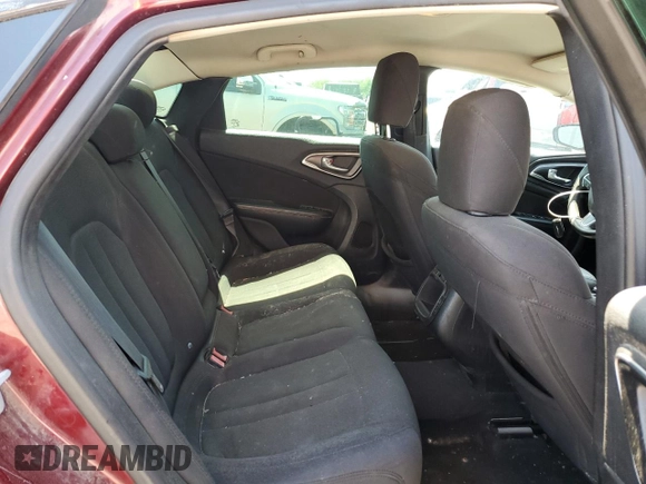 2015 Chrysler 200 Limited z VIN 1C3CCCAB1FN672445, wystawiony jako Copart lot #56657675 z przebiegiem 188 466 mil mil oraz Szkoda całkowita • Salvage title. Historia ofert i sprzedaży dostępna na DreamBid. Obrazek 10.