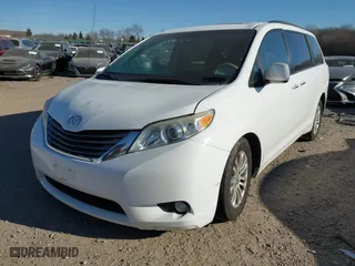 2013 Toyota Sienna XLE AAS with VIN 5TDYK3DC3DS308298, listed as a IAAI auction lot 41292280 with 165,638 mi miles. Bid and sale history available at carsss.com. Image 17.