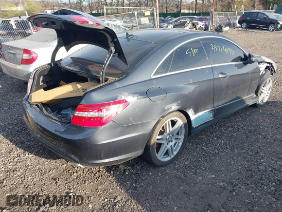 2010 Mercedes-Benz E 550 with VIN WDDKJ7CB9AF032400, listed as a IAAI auction lot 42121696 with Not provided miles and . Bid and sale history available at DreamBid. Image 4.