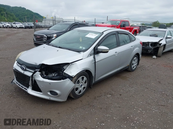 2013 Ford Focus SE z VIN 1FADP3F25DL113699, wystawiony jako IAAI lot #42308712 z przebiegiem 137 312 mil mil oraz . Historia ofert i sprzedaży dostępna na DreamBid. Obrazek 2.
