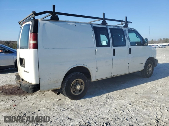 2004 Chevrolet Express Cargo Van with VIN 1GCGG25U341191561, listed as a Copart auction lot 43657715 with 351,423 mi miles and Salvage Title. Bid and sale history available at carsss.com. Image 3.