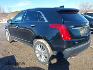 2019 Cadillac XT5 Premium Luxury AWD z VIN 1GYKNFRS1KZ250468, wystawiony jako IAAI lot #41764152 z przebiegiem 107 918 mil mil oraz . Historia ofert i sprzedaży dostępna na DreamBid. Obrazek 3.