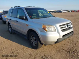 2007 Honda Pilot LX with VIN 5FNYF28197B018888, listed as a IAAI auction lot 41647146 with 176,767 mi miles. Bid and sale history available at carsss.com. Image 1.
