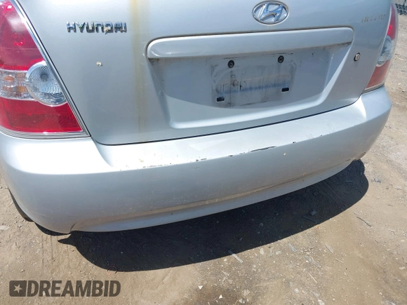 2007 Hyundai Accent SE z VIN KMHCN36C67U007308, wystawiony jako IAAI lot #42312114 z przebiegiem 105 096 mil mil oraz . Historia ofert i sprzedaży dostępna na DreamBid. Obrazek 6.
