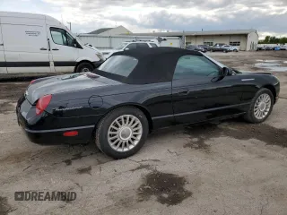 2005 Ford Thunderbird Deluxe z VIN 1FAHP60A25Y103624, wystawiony jako Copart lot #58043635 z przebiegiem 121 881 mil mil oraz Tytuł czysty. Historia ofert i sprzedaży dostępna na DreamBid. Obrazek 3.