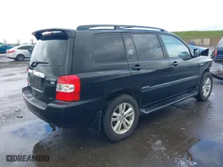 2006 Toyota Highlander Hybrid with VIN JTEDW21A660011575, listed as a IAAI auction lot 41799387 with 177,209 mi miles. Bid and sale history available at carsss.com. Image 4.